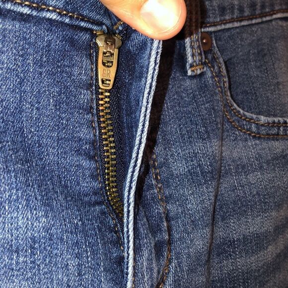 BR 27 Premium Denim Girlfriend Stretch Sie Frayed Hem Distressed Shorts - Picture 5 of 16